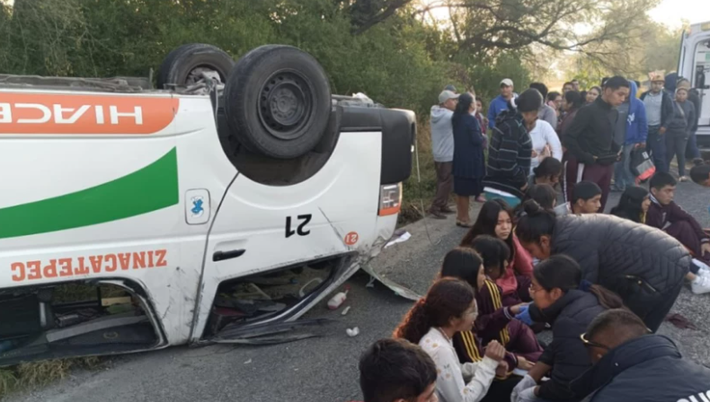 Por: Cortesía Accidente en la carretera Tehuacán-Coxcatlán deja 19 heridos