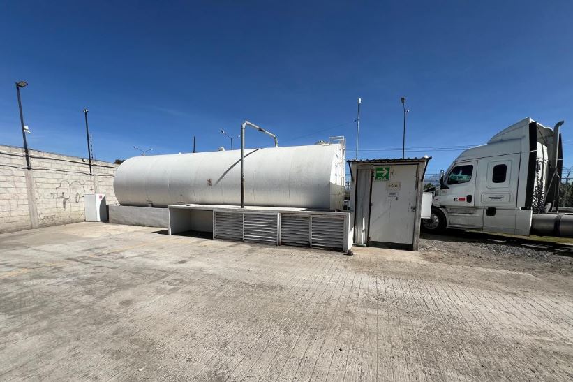 Por: Cortesía FGR asegura 35 mil litros de hidrocarburo en Cuautlancingo, Puebla