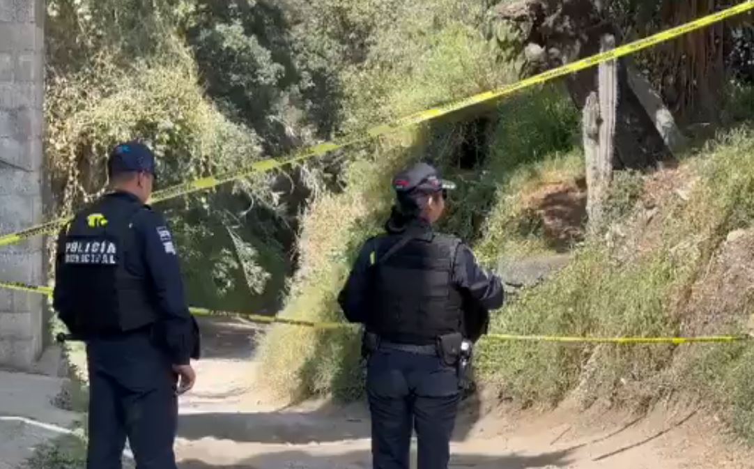 Por: Cortesía Encuentran cadáver envuelto en lonas en barranca de Xonacatepec, Puebla