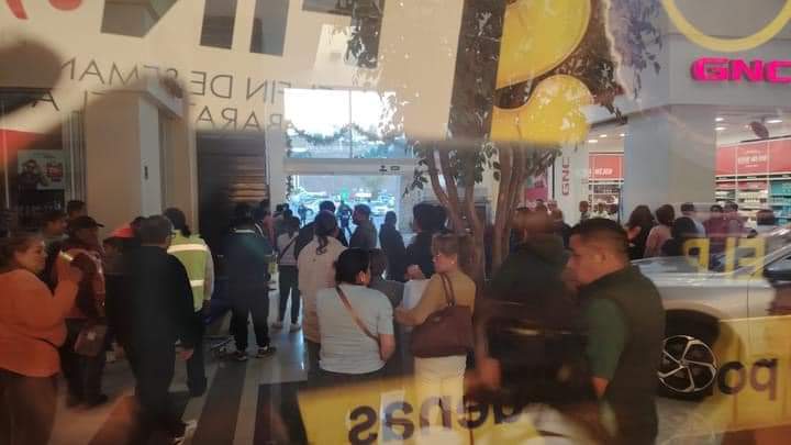 Por: Cortesía Operativo genera pánico a clientes de Gran Patio Tlaxcala, previo al Buen Fin