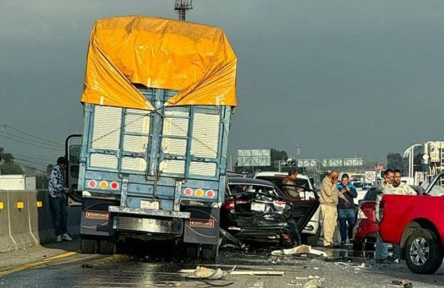 Por: Cortesía Accidente en la autopista México-Querétaro provoca cierre y caos vial