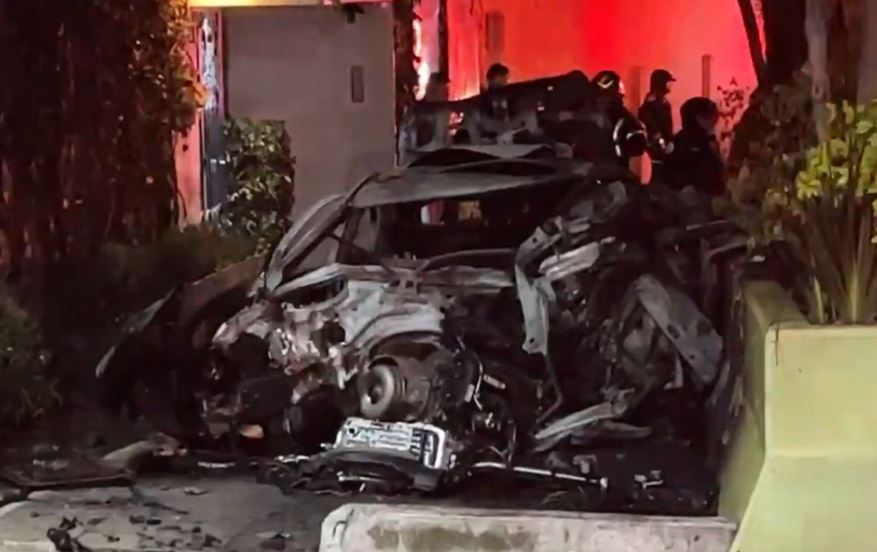 Por: Cortesía Fatal Accidente en Reforma CDMX: Auto Choca y se Incendia, Un Muerto