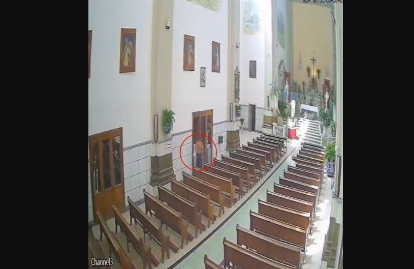 Por: Cortesía Sujeto roba objetos de culto en iglesia de Puebla y causa indignación