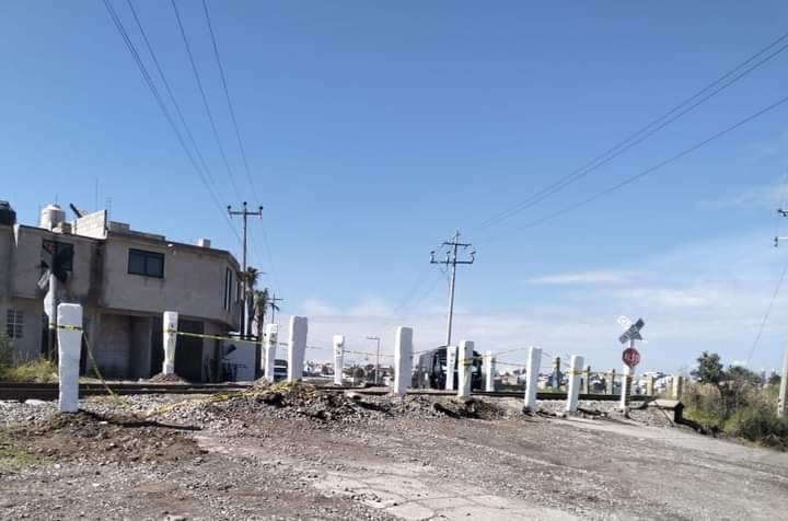 Por: Cortesía Muertes y accidentes en Apizaco: Alcalde ignora peligros causados por las barras de concreto de Ferrosur