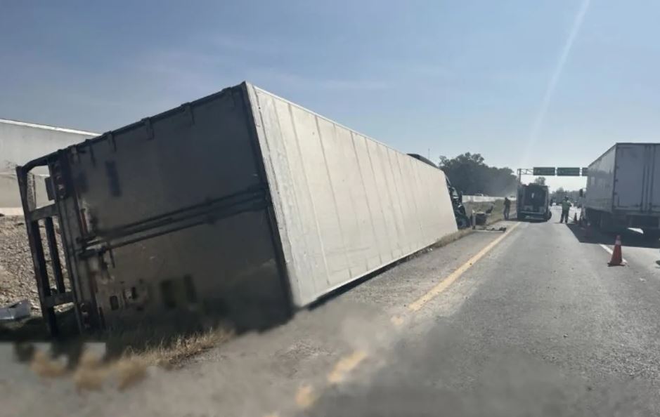 Por: Cortesía Volcadura en la autopista México-Querétaro afecta circulación hacia CDMX