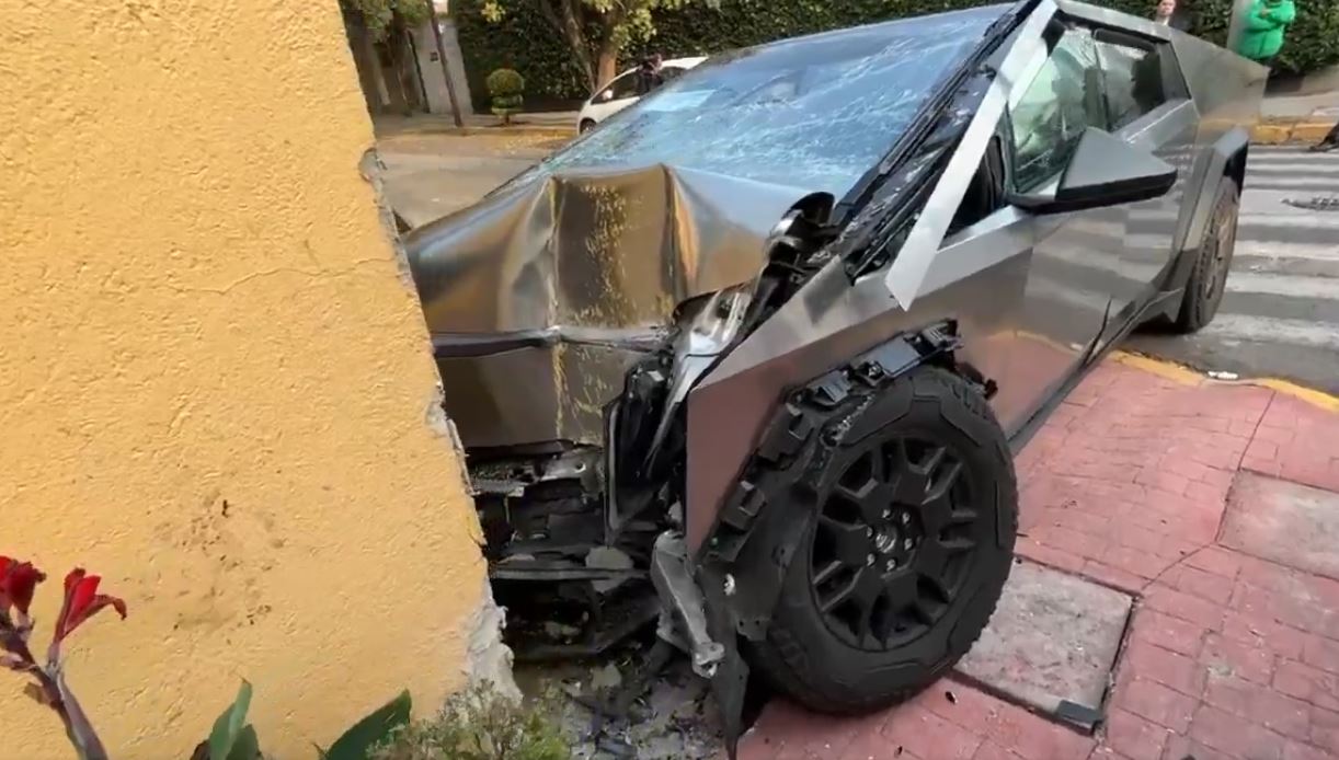 Por: Cortesía Accidente de Tesla Cybertruck deja daños en vivienda de Miguel Hidalgo