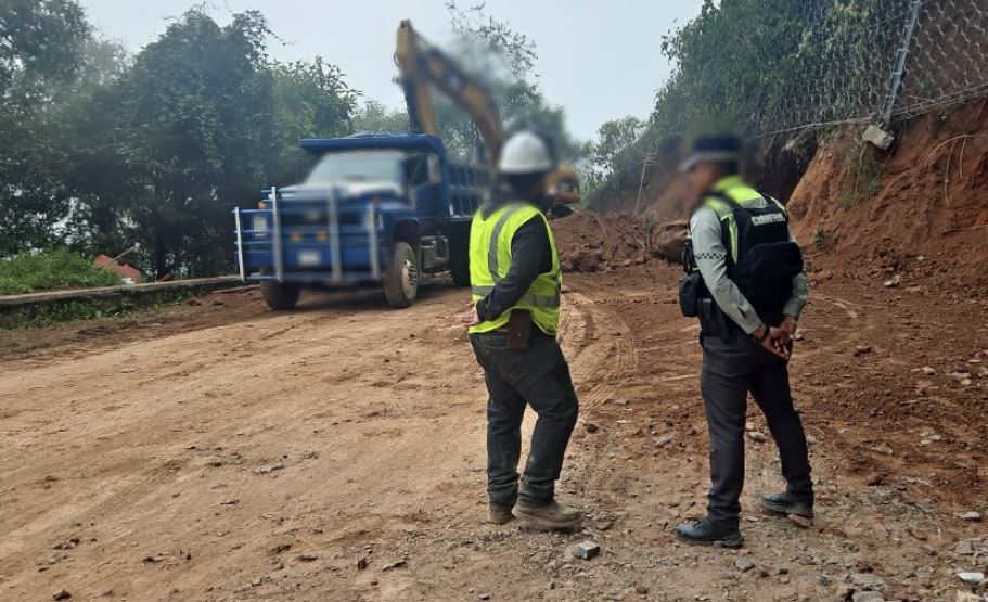 Por: Cortesía Cierre prolongado en la autopista Puebla–Orizaba por deslizamiento de tierra