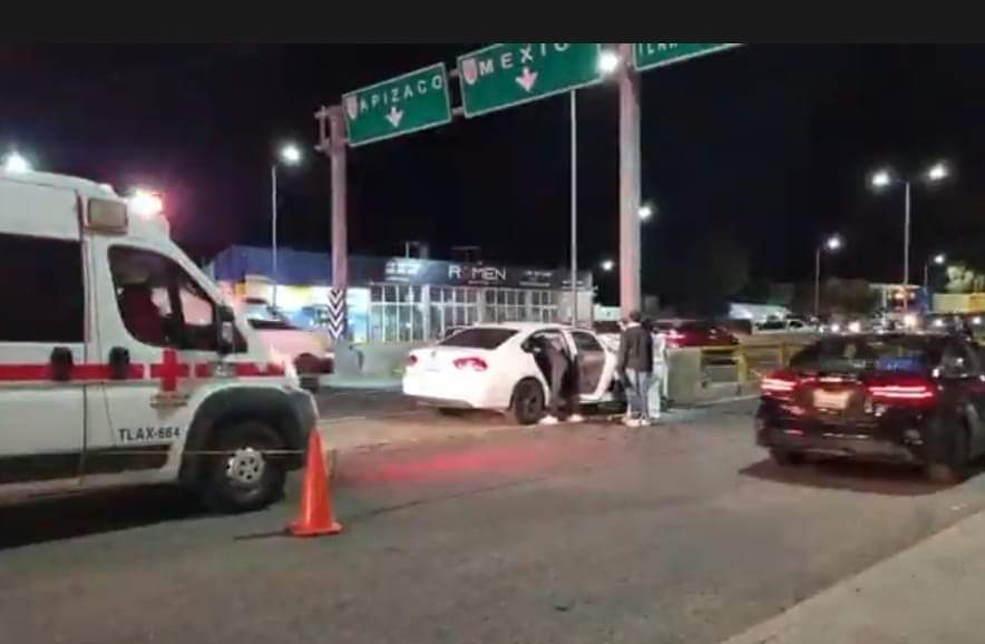 Por: Especial  Muere conductor tras impactarse contra muro sobre Vía Corta en Apetatitlán