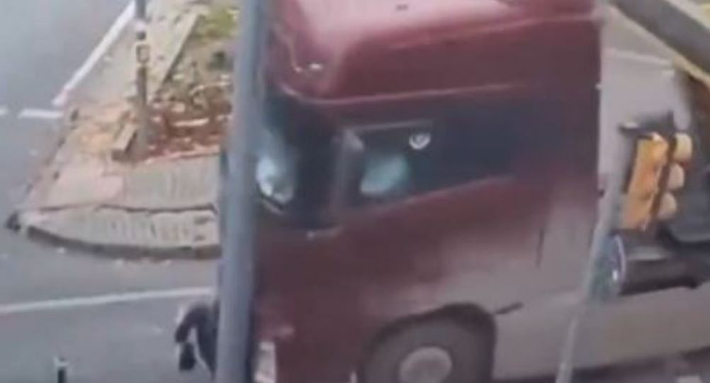 Por: Cortesía Impactante video muestra el atropello fatal de una mujer de 81 años en Turquía