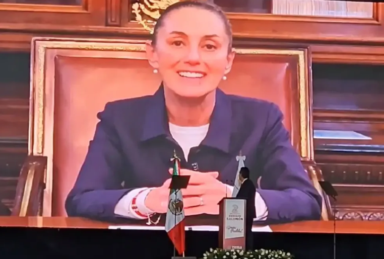 Por: Cortesía Claudia Sheinbaum felicita a Sergio Salomón Céspedes por su trabajo en Puebla durante el Segundo Informe de Gobierno