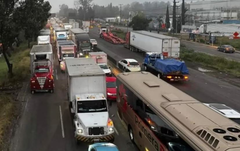 Por: Cortesía Caos vial: tráfico colapsa autopista México-Querétaro y vías alternas