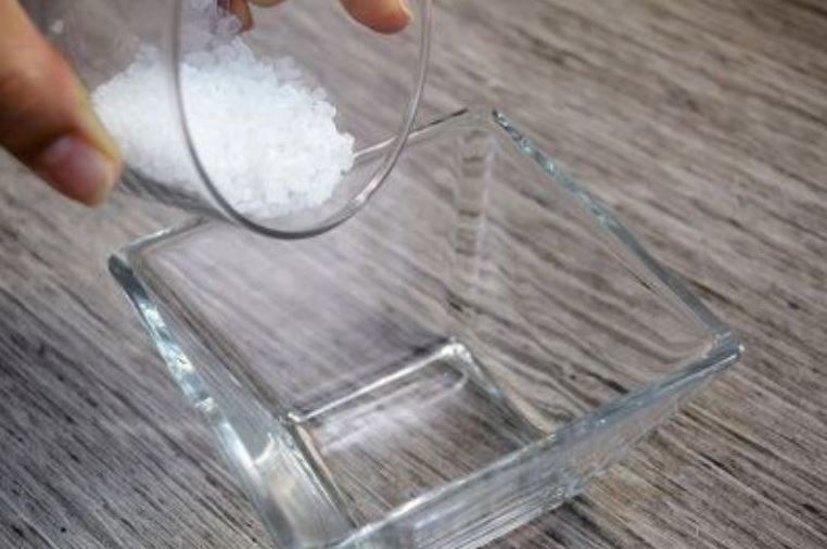 Por: Cortesía El truco casero con sal para eliminar las manchas de humedad en tu hogar