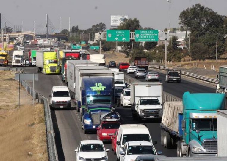 Corte parcial en la autopista México-Puebla este 23 de noviembre: tráileres y embotellamiento