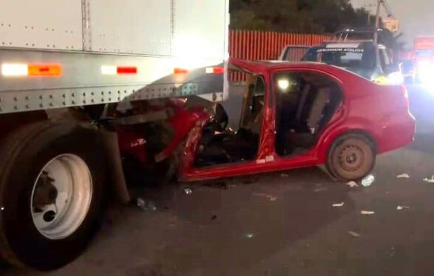 Por: Cortesía Impactante choque en Tlajomulco: joven grave tras incrustarse en tráiler