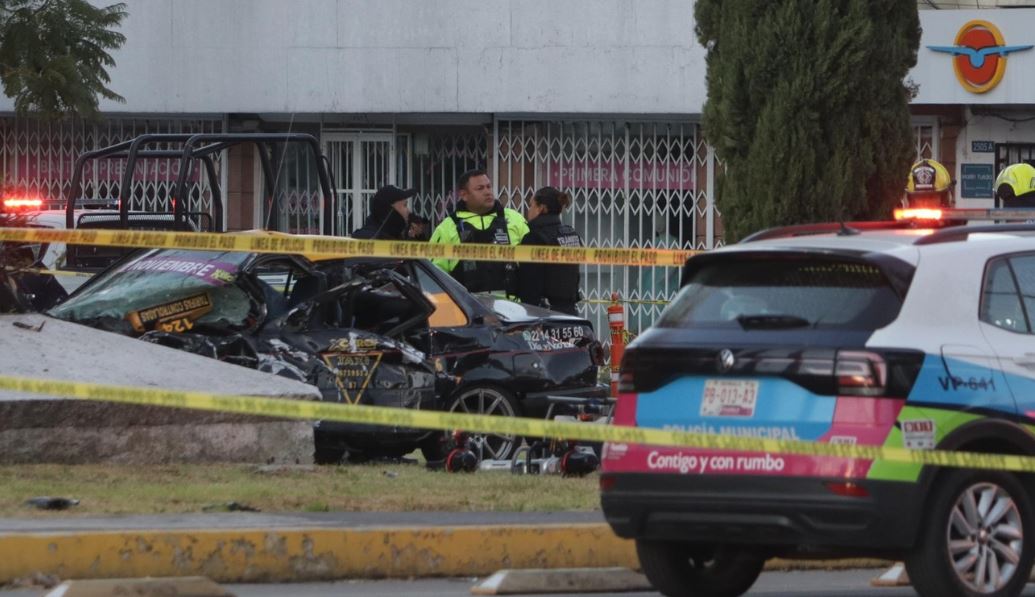 Por: Cortesía Taxista muere tras choque con patrulla en Puebla; RUTA Línea 3 afectada