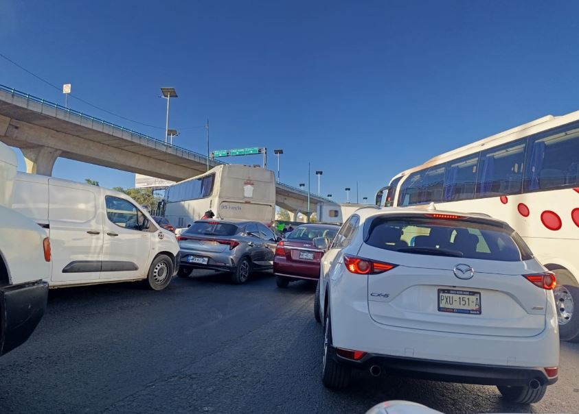 Por: Cortesía Accidente y bloqueos complican el tránsito en la México-Querétaro hoy