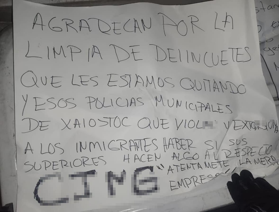 Por: Cortesía Supuesto grupo criminal abandona desnudos y amarrados a tres hombres en Ayometla; dejan mensajes en cartulinas