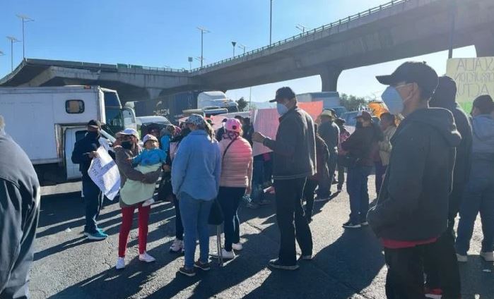 Por: Cortesía Bloqueo en la autopista México-Querétaro por manifestantes de Tultitlán