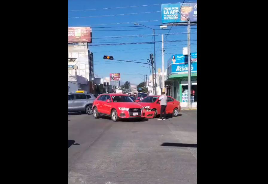 Foto: Cortesía Choque en Puebla por semáforos fuera de servicio: Tráfico y precauciones