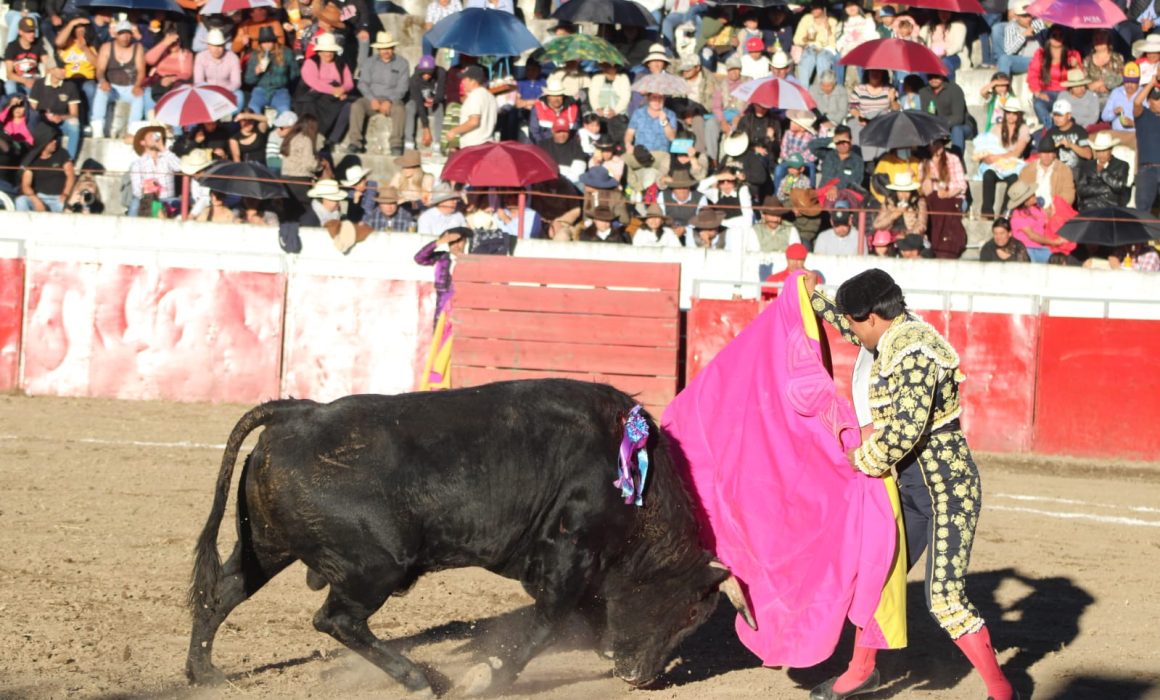 Por: Cortesía Alejandro Lima "El Mojito" arrasa en Emiliano Zapata con tres orejas