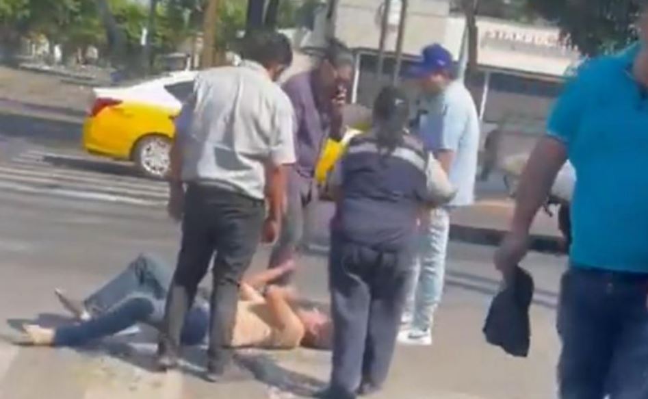 Foto: Cortesía Automovilista golpea a adultos mayores en Colima: testigos lo detienen