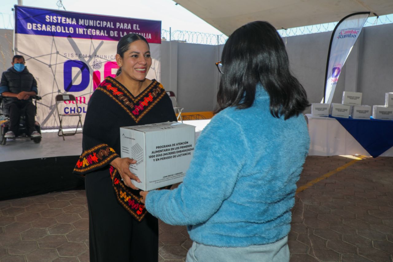 Comunicado oficial Encabeza Lupita Cuautle entrega de apoyos a familias sanandreseñas