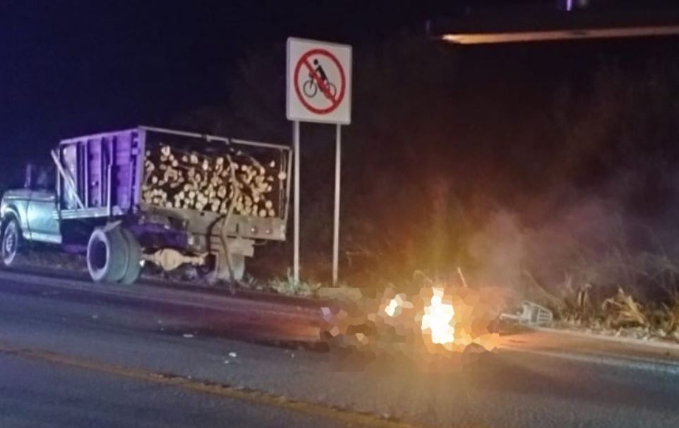 Foto: Cortesía Tragedia en la autopista Tepic-Mazatlán: motociclista pierde la vida tras choque con camioneta sin luces