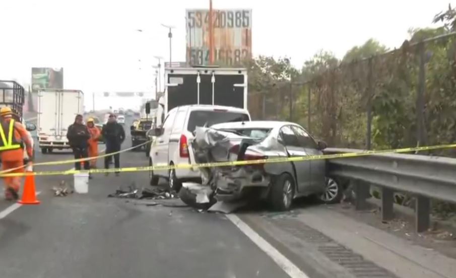 Por: Cortesía Trágica carambola en la autopista México-Pachuca deja un muerto
