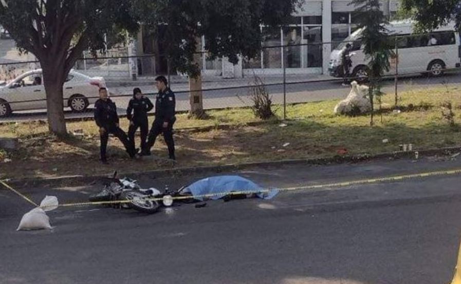 Por: Cortesía Motociclista muere atropellado por tráiler en Atizapán; conductor se da a la fuga