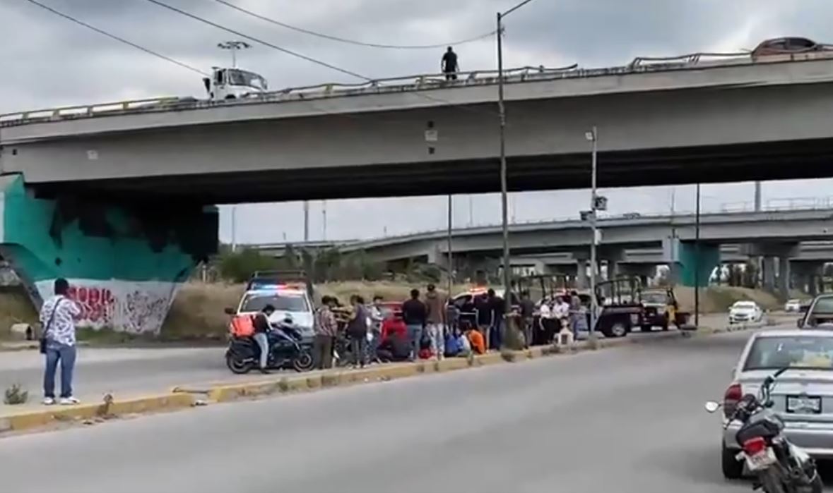 Por: Cortesía Trágico accidente: motociclista muere tras caer de puente en Puebla