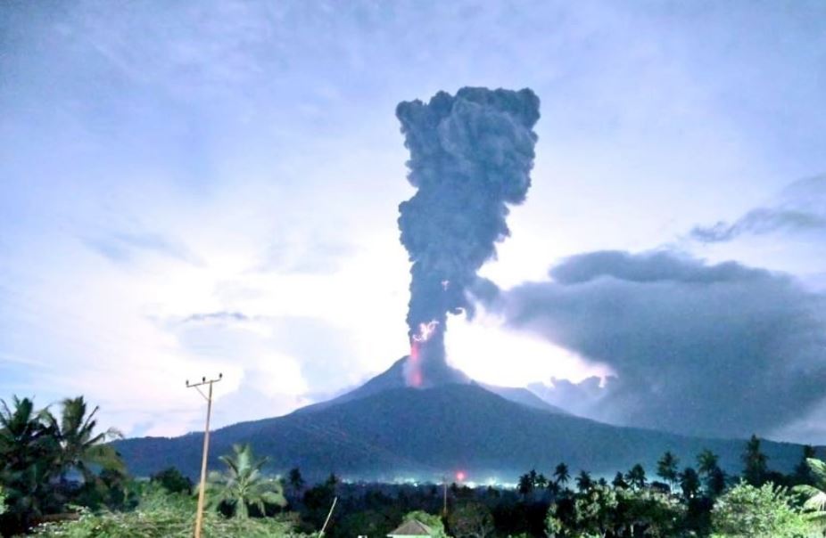 Por: Cortesía Erupciones del volcán Lewotobi Laki-Laki en Indonesia dejan 10 muertos