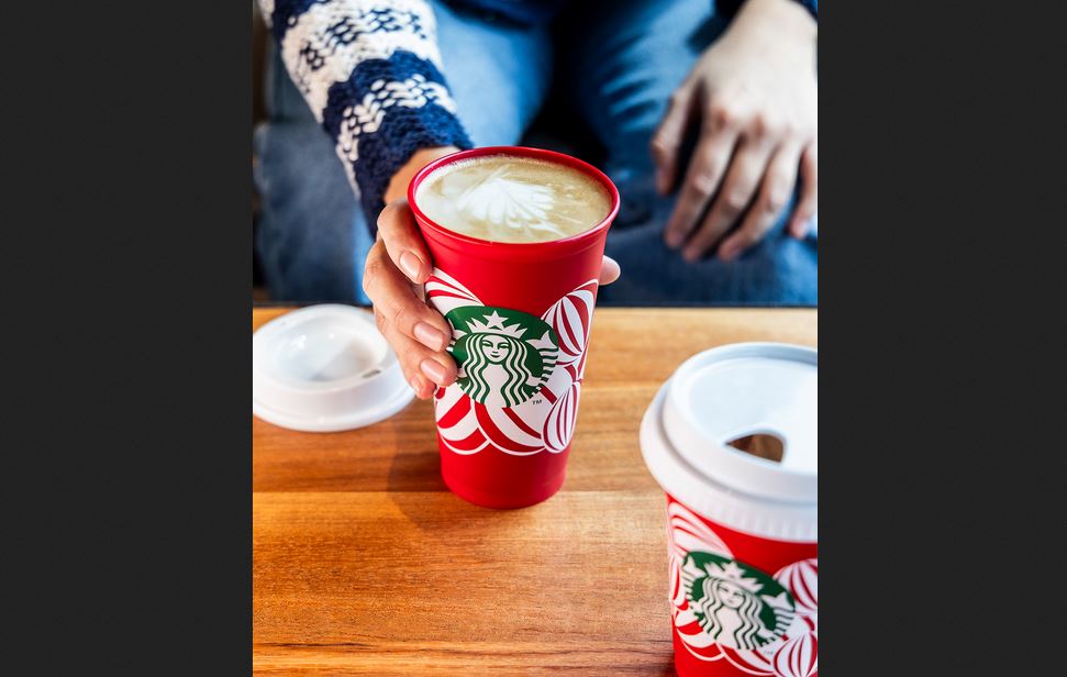 Por: Cortesía ¡Vaso rojo gratis y menú navideño! Starbucks México inicia la temporada festiva
