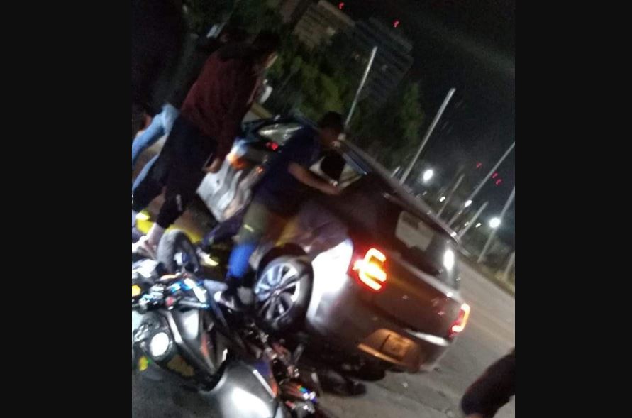 Por: Cortesía Aparatoso accidente en el Bulevar del Niño Poblano: un auto cae del puente