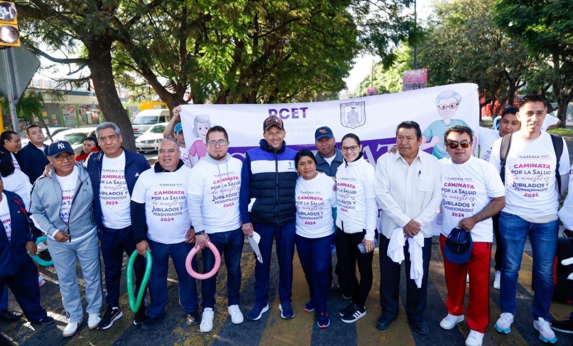 Por: Cortesía Jubilados de Tlaxcala participan en caminata por el bienestar físico