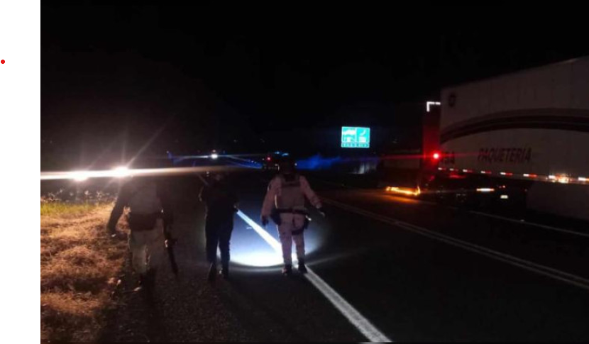 Vandalismo en la autopista Morelia-Aeropuerto deja 15 vehículos dañados