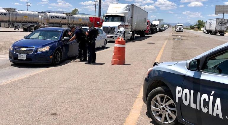 Por: Cortesía Aseguran tráiler con 150 migrantes en la carretera Chihuahua-Ciudad Juárez
