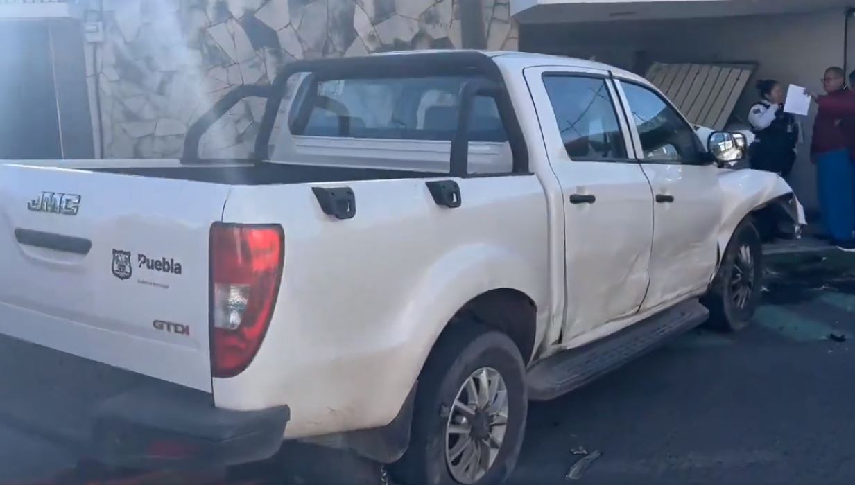 Por: Cortesía Dos lesionados en aparatoso choque en la colonia Gabriel Pastor, Puebla