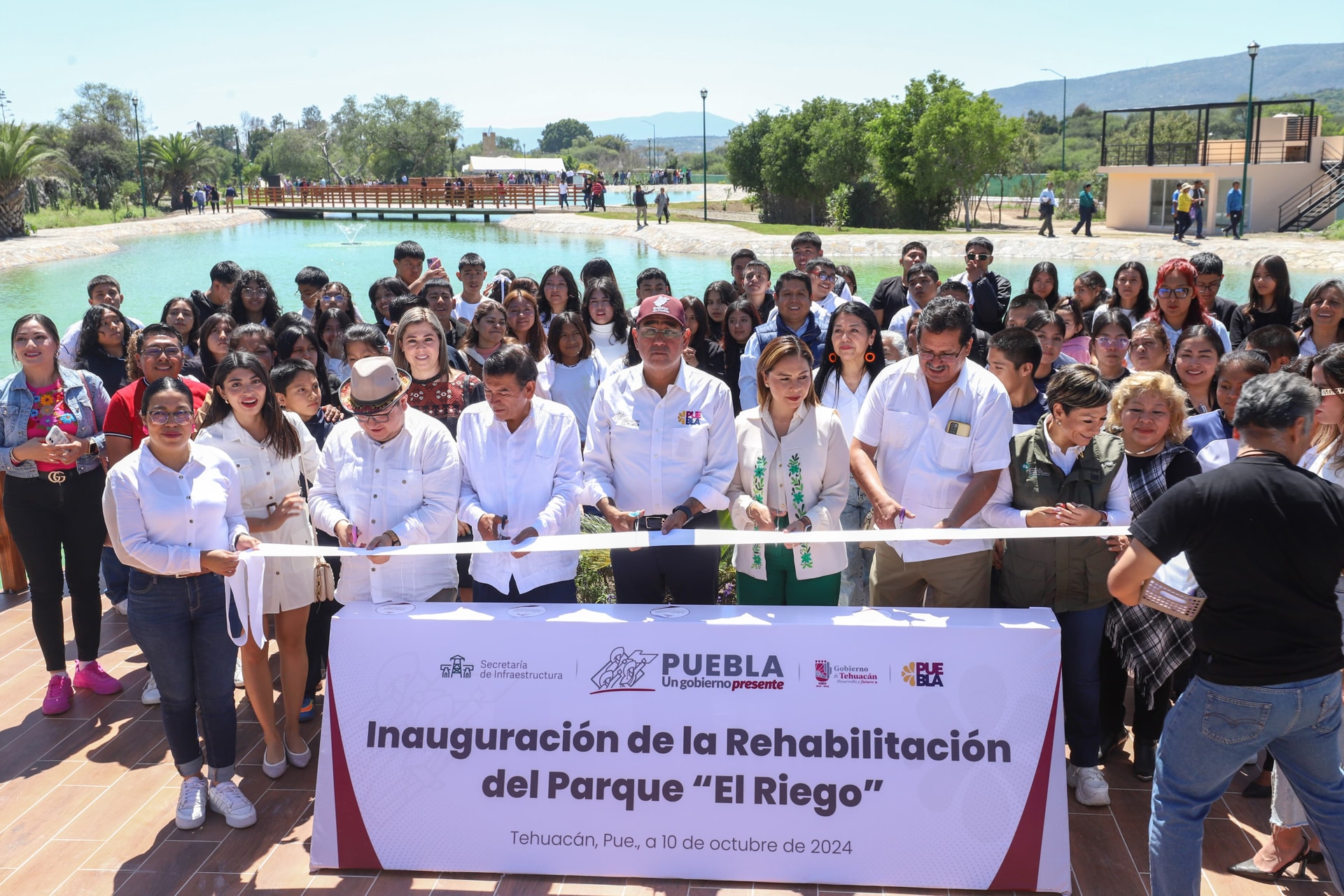 Por: Cortesía Sergio Salomón entrega rehabilitación del parque “El Riego” y más obras en Tehuacán