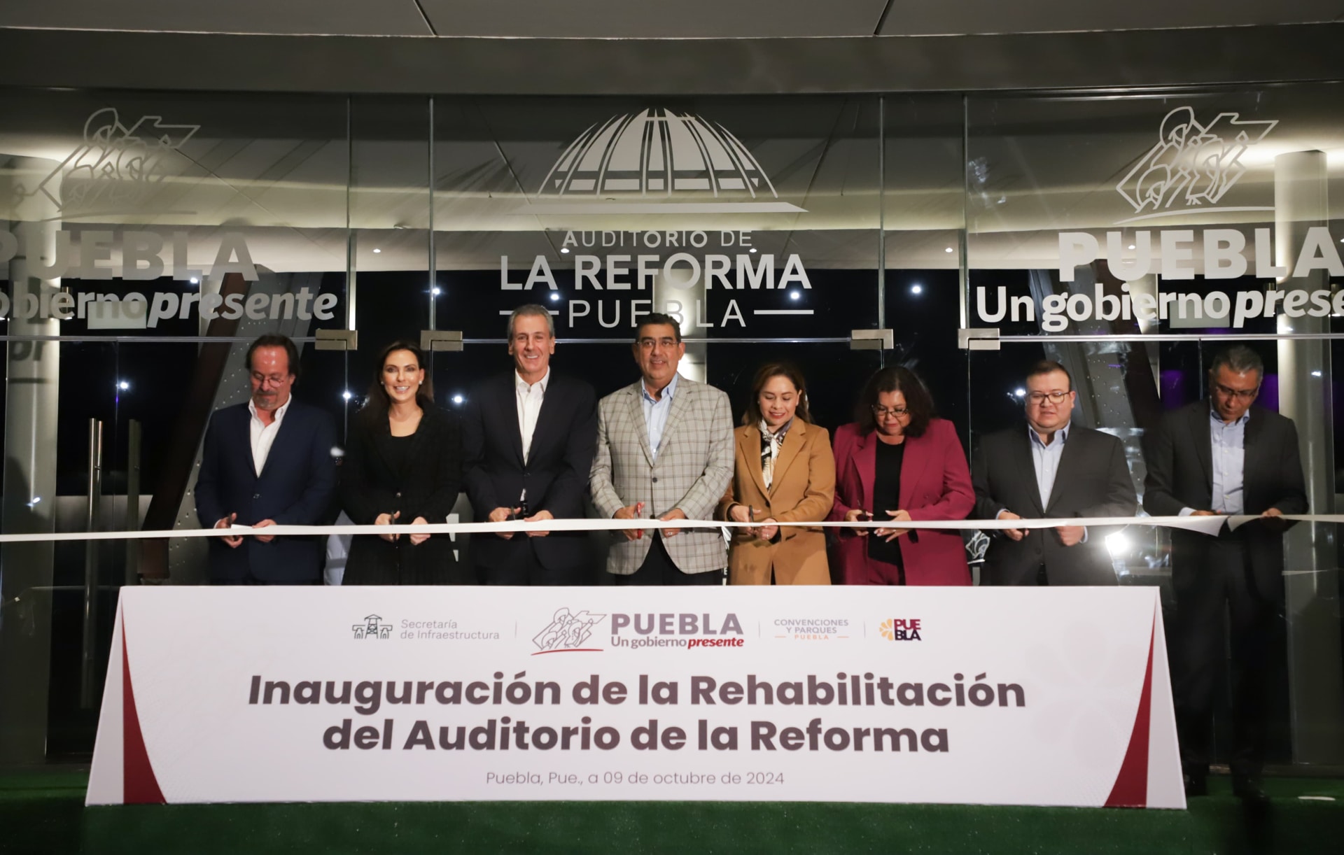 Por: Cortesía Sergio Salomón inaugura la rehabilitación del Auditorio de la Reforma en Puebla