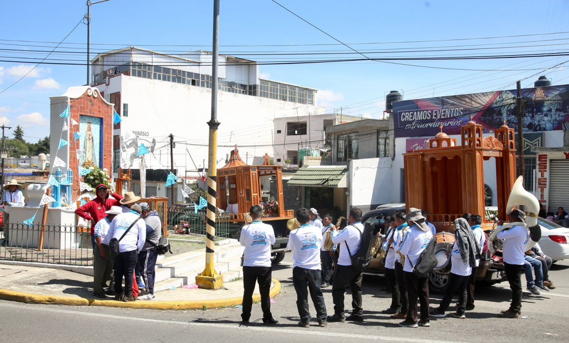 Peregrinos recorren 75 años de devoción hacia la Basílica de Ocotlán