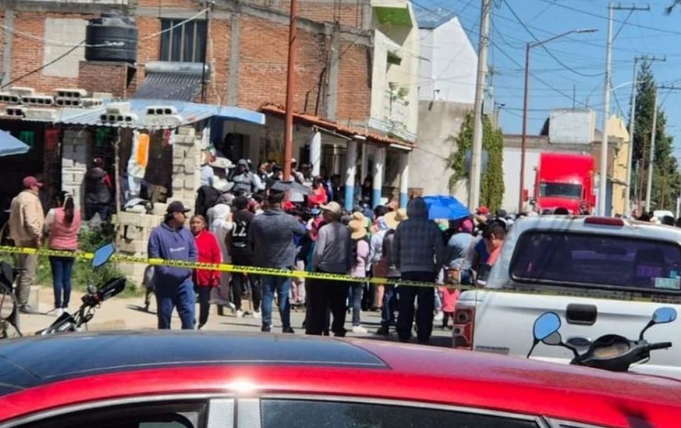 Por: Cortesía Intentan linchar a conserje y directora en Puebla por abuso a menor en primaria