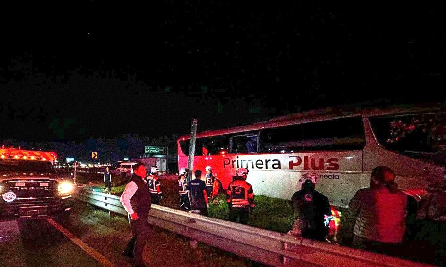 Por: Cortesía Accidente en la autopista 57: autobús choca y causa caos vehicular en Querétaro