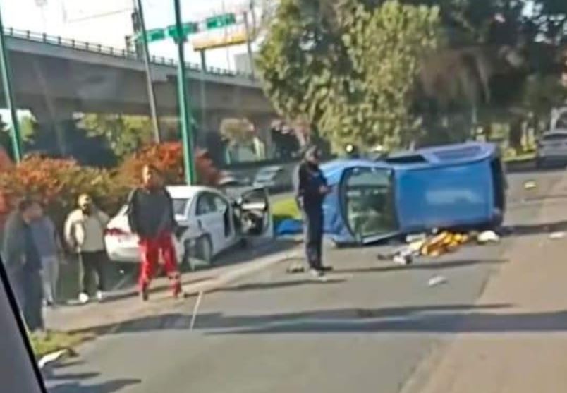 Por: Cortesía Accidente en Periférico Norte: vehículo volcado afecta tráfico en Tlalnepantla