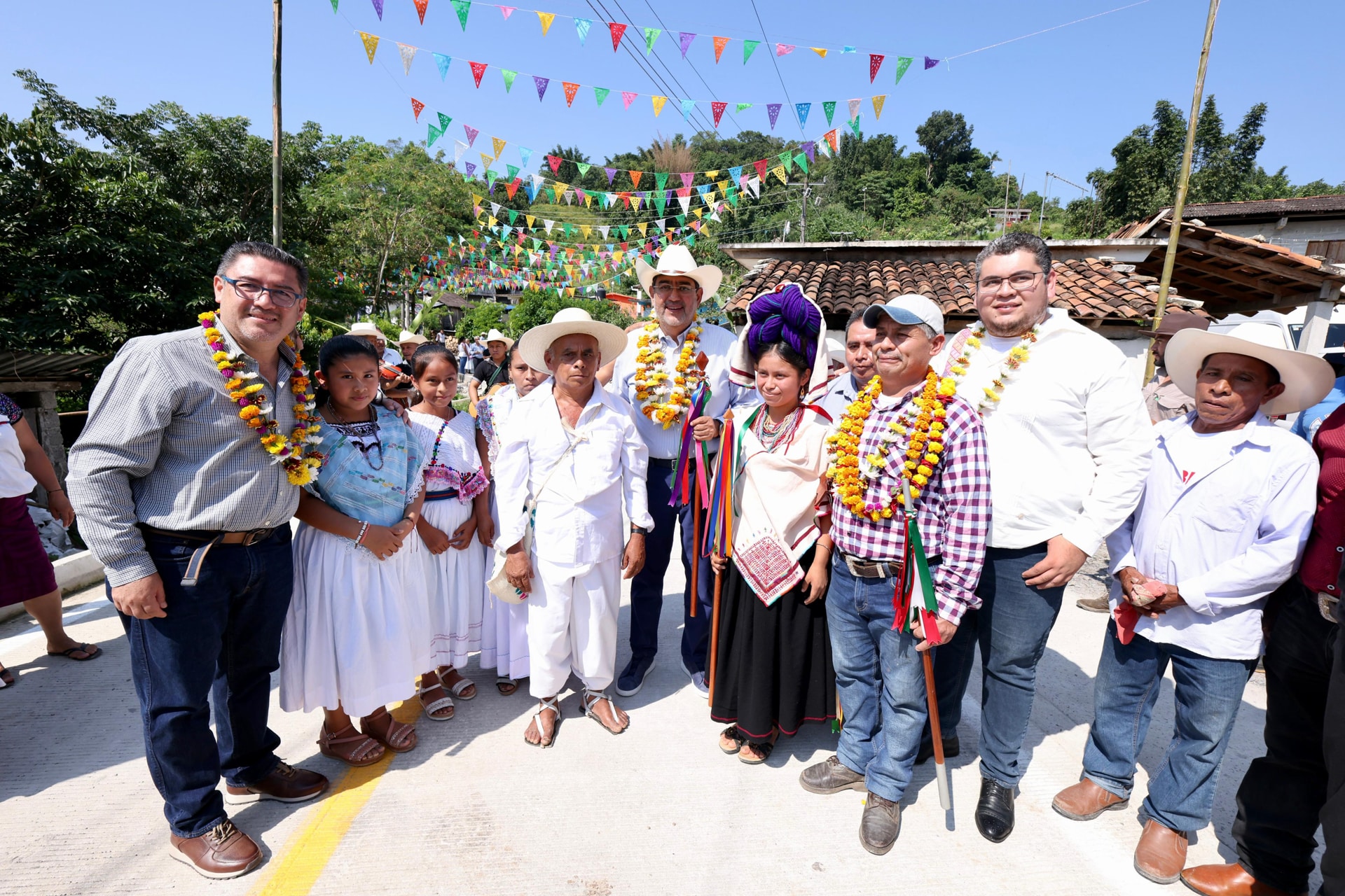 Por: Cortesía Gobernador inaugura pavimento en Cuetzalan y llama a mantener la unidad