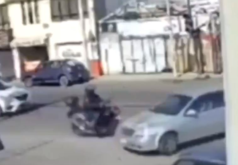 Por: Cortesía Motociclista de la policía herido en choque: ¿Quién es el culpable?