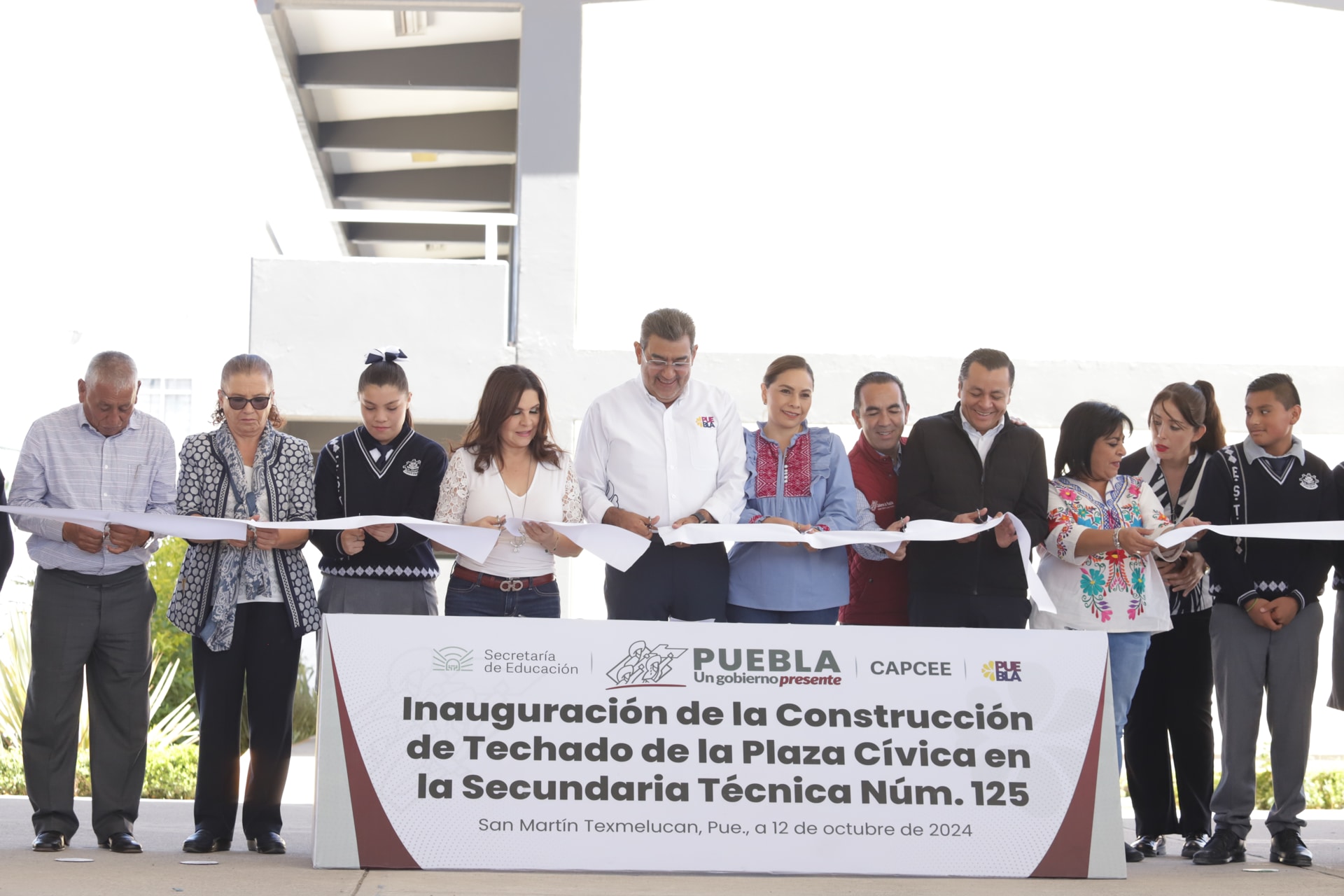 Por: Cortesía Inauguran el Mercado "Domingo Arenas" y entregan techados en San Martín Texmelucan