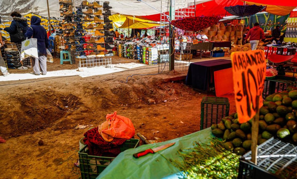 Retraso en obras hidráulicas afecta tianguistas y economía local en Tlaxcala