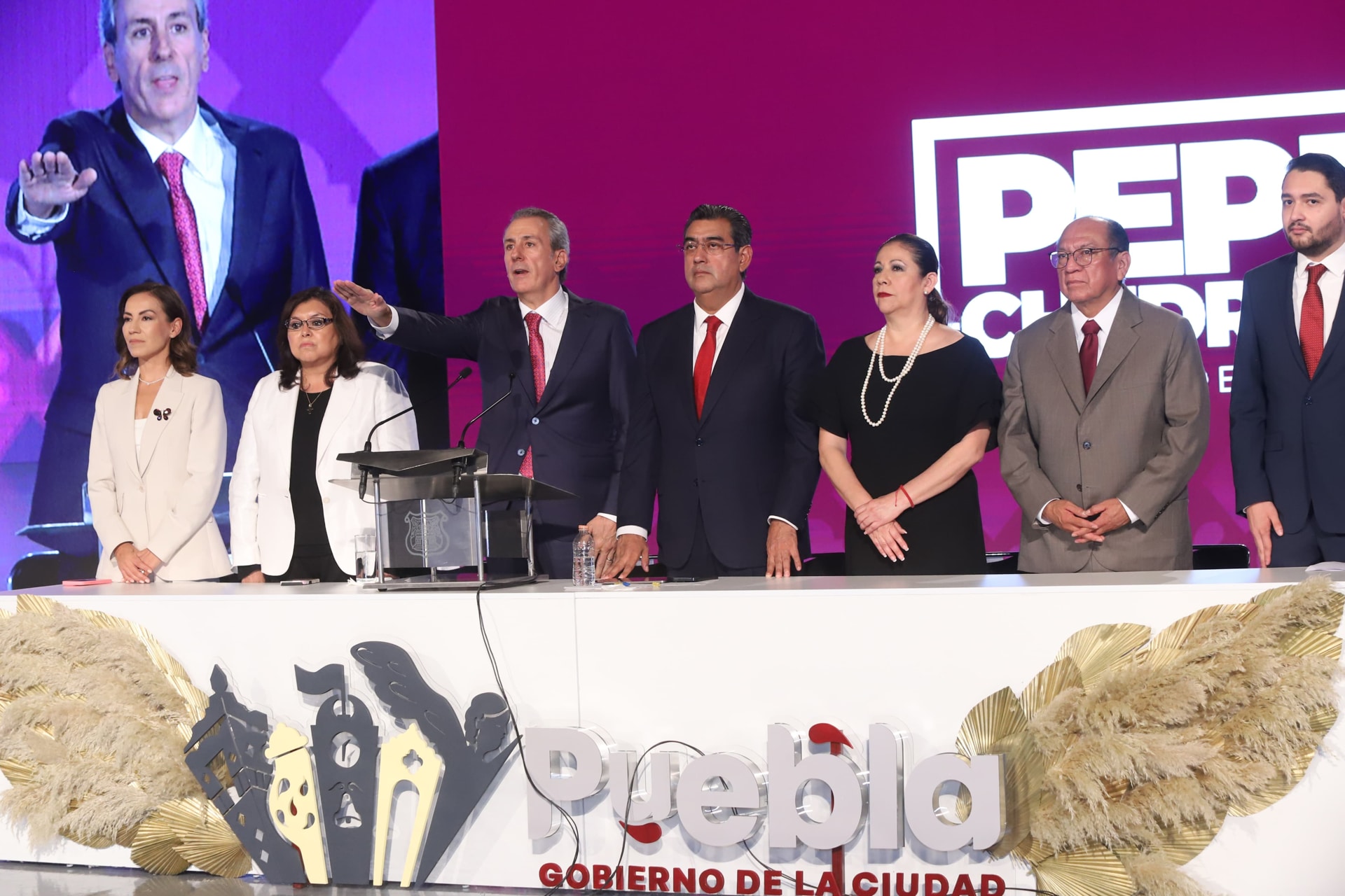 Por: Cortesía Sergio Salomón destaca seguridad en tomas de protesta en Puebla