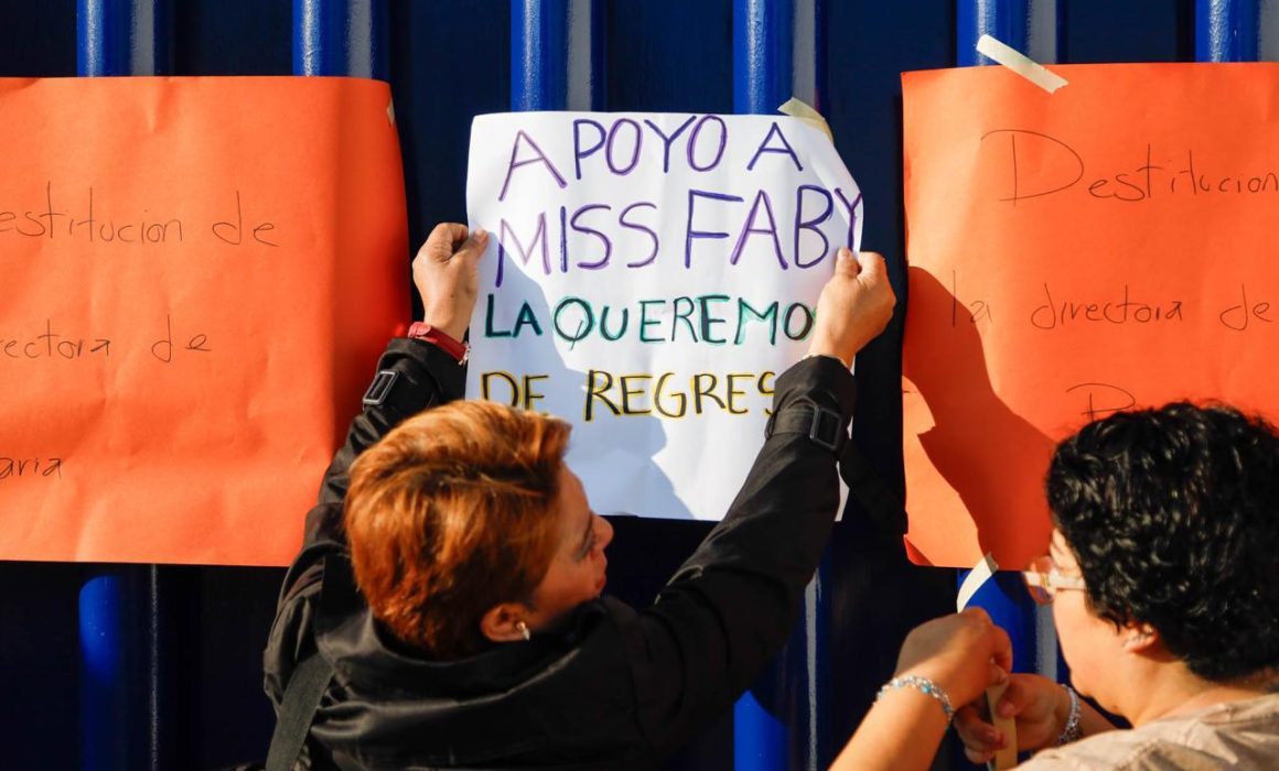 Por: Cortesía Padres demandan renuncia de directora por despido de profesora querida