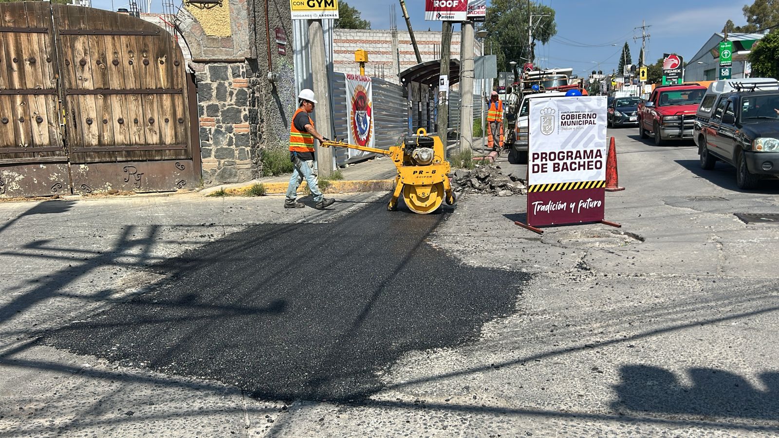 Por: Cortesía Lula Pineda Inicia "BacheAndo" en el primer día de gobierno de Omar Muñoz